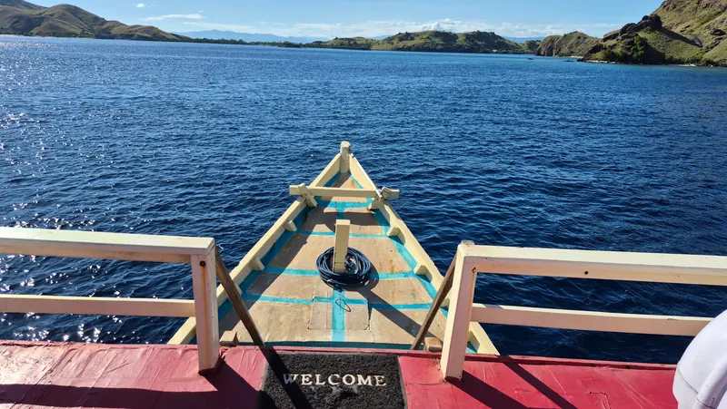 Mai Explore daily dive boat heading out